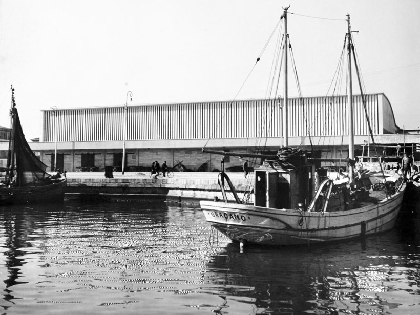 L'esterno del Mercato del Pesce di Ancona 1946-1949